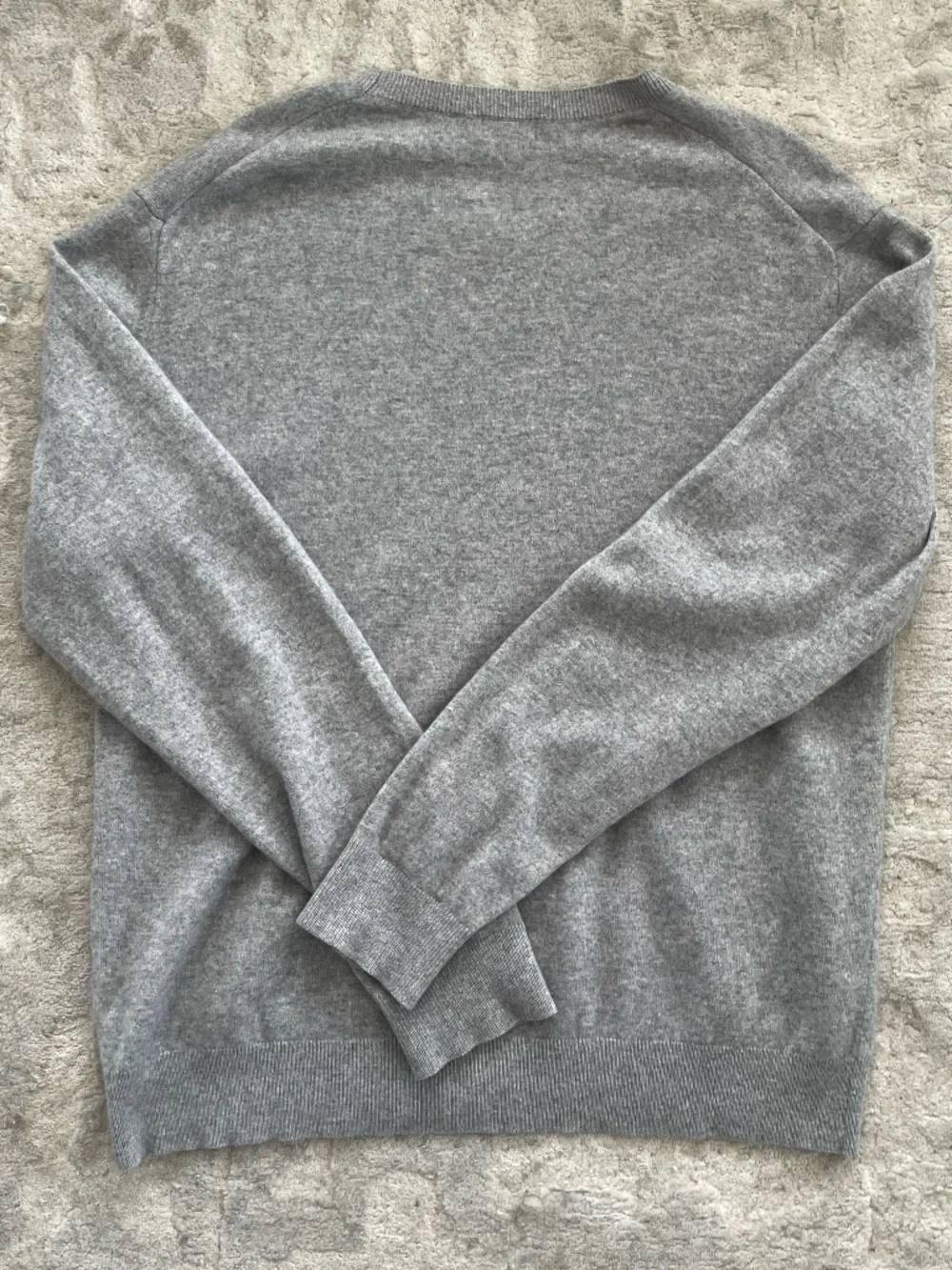 UNIQLO Oversized 100% Cashmere Gray Crew Neck - Fits Women’s M/L/XL - Picture 7 of 14